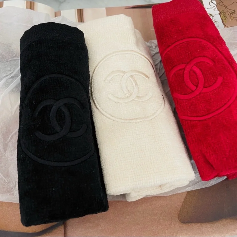 Chanel‎ makeup towel/washcloth set